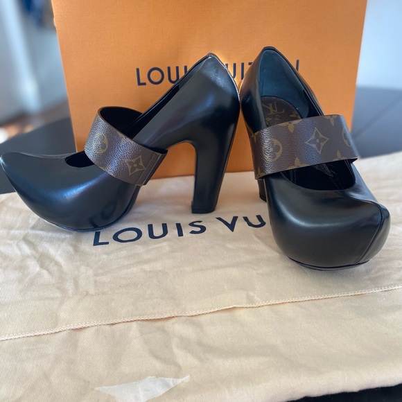 Authentic Louis Vuitton Black Pumps, leather strap with Logo design, size 38 - Picture 3 of 6